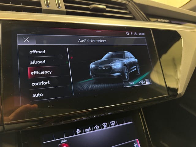 2020 AUDI E-TRON - 39