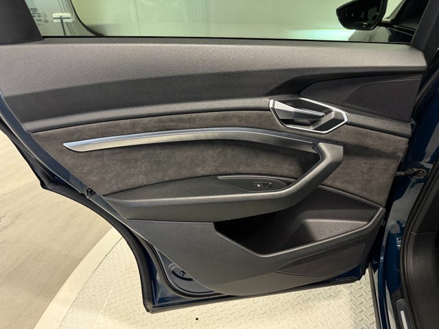 2020 AUDI E-TRON - 46