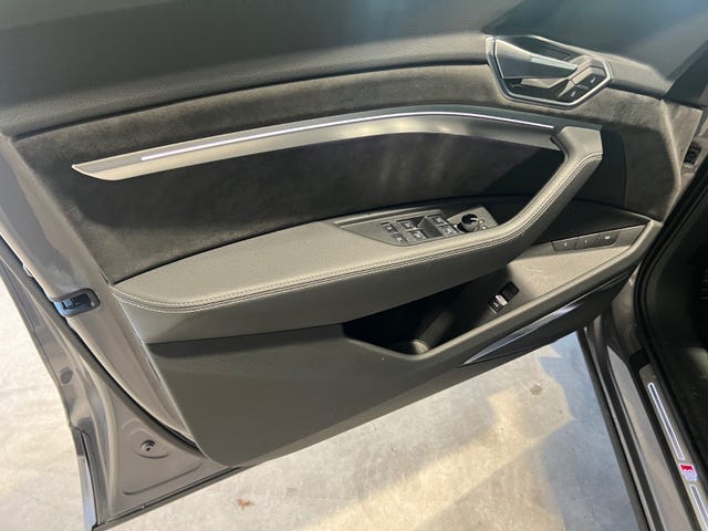 2020 AUDI E-TRON - 12