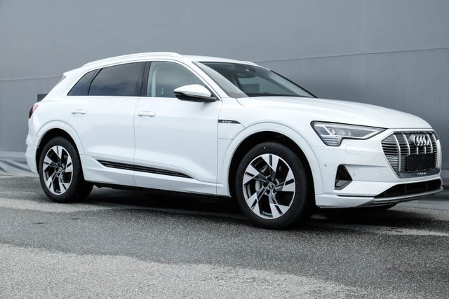 null 2021 AUDI E-TRON-3