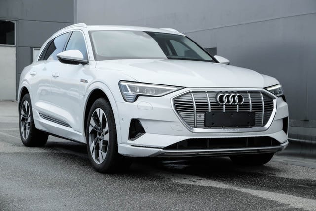 null 2021 AUDI E-TRON-2