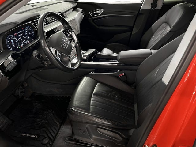 WAUZZZGE8LB017993 2020 AUDI E-TRON-3