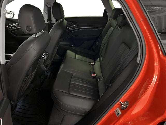 WAUZZZGE8LB017993 2020 AUDI E-TRON-4