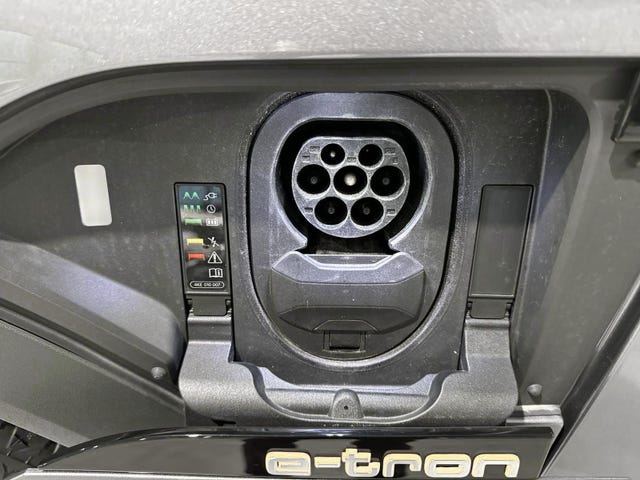 2020 AUDI E-TRON - 29