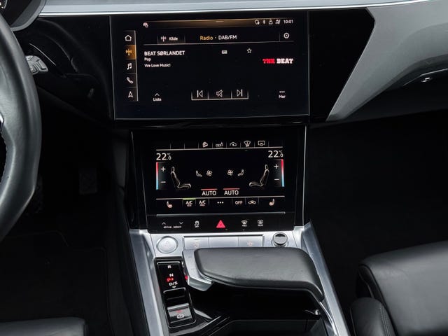 2020 AUDI E-TRON - 32
