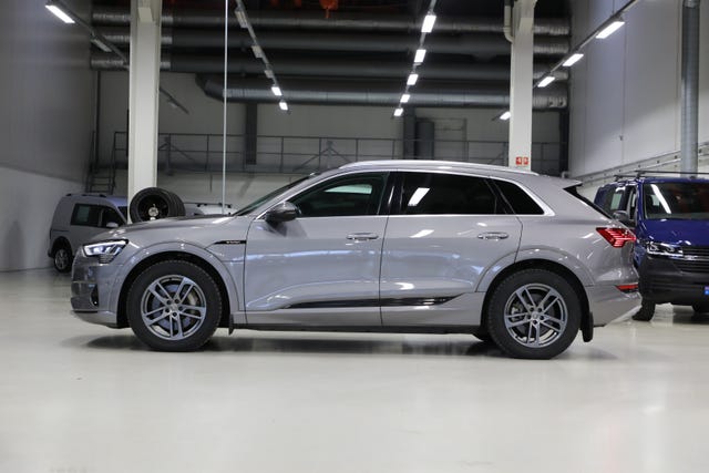 null 2020 AUDI E-TRON-3