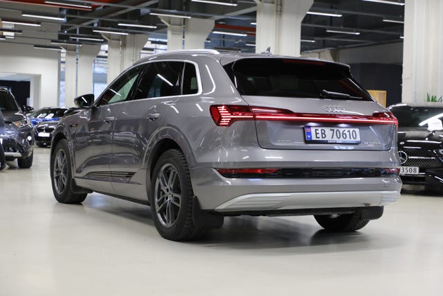 null 2020 AUDI E-TRON-4