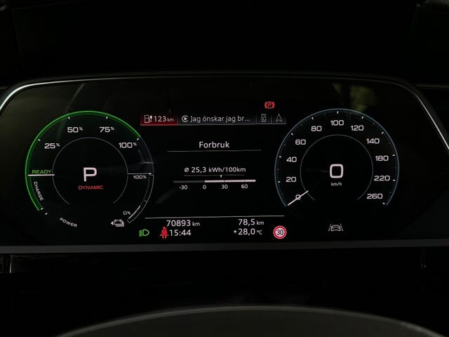 2020 AUDI E-TRON - 32