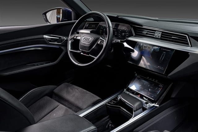 2020 AUDI E-TRON - 33