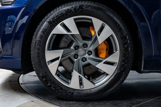WAUZZZGE4LB023340 2020 AUDI E-TRON-2