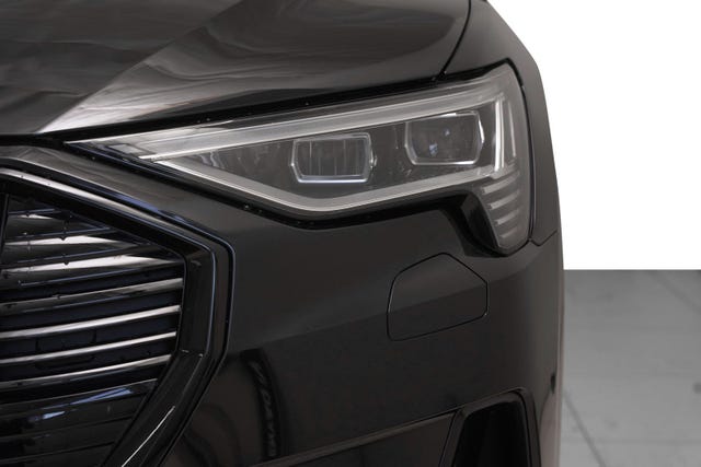 WAUZZZGE1MB002852 2021 AUDI E-TRON-2