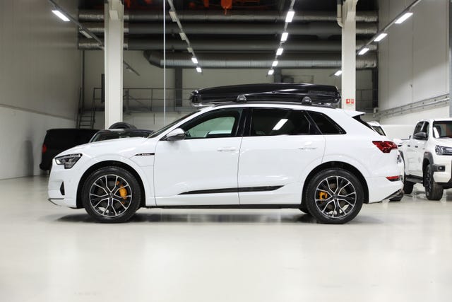 null 2021 AUDI E-TRON-3