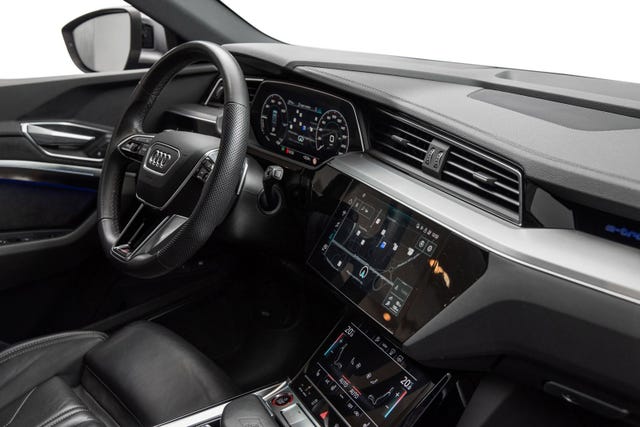 2021 AUDI E-TRON - 32