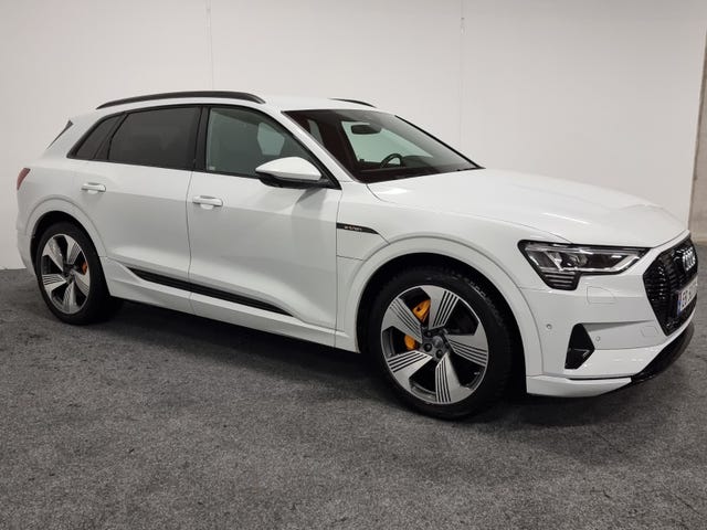WAUZZZGE8LB017881 2020 AUDI E-TRON-3