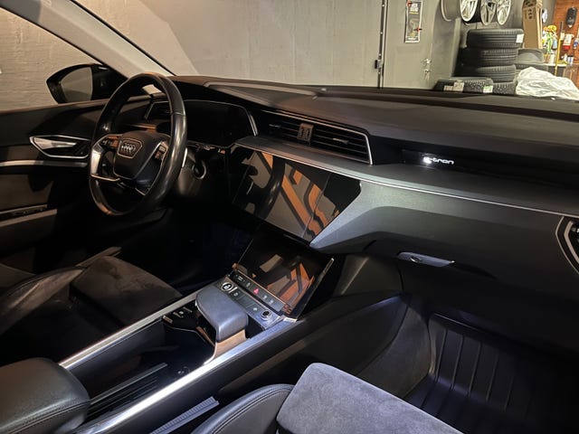 2021 AUDI E-TRON - 21