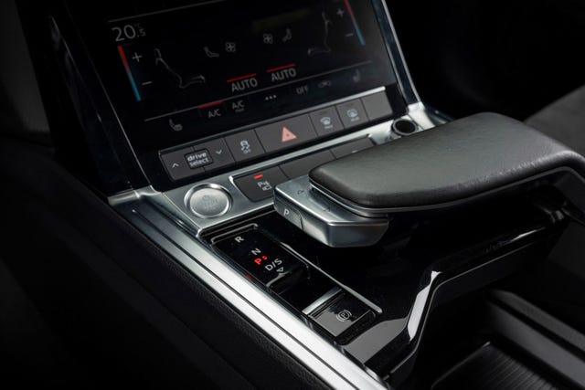 2020 AUDI E-TRON - 16