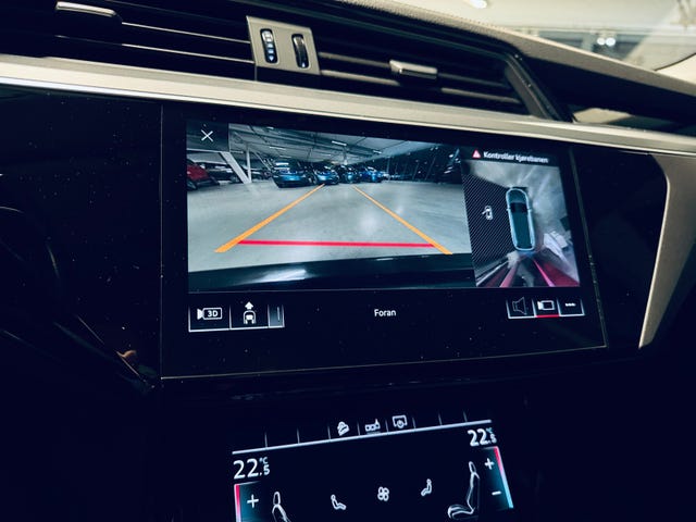 2020 AUDI E-TRON - 10