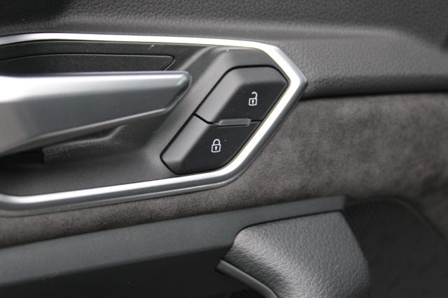 2020 AUDI E-TRON - 23