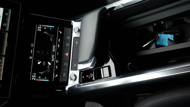 2021 AUDI E-TRON - 21