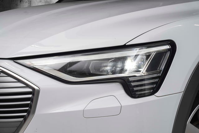 WAUZZZGE1LB012246 2020 AUDI E-TRON-2