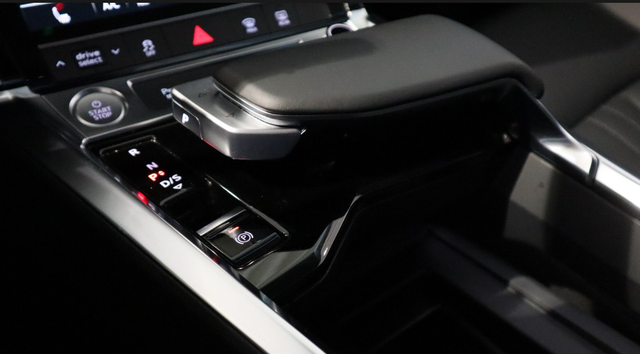 2020 AUDI E-TRON - 8