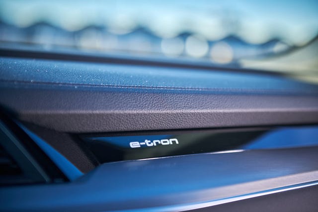 2020 AUDI E-TRON - 24