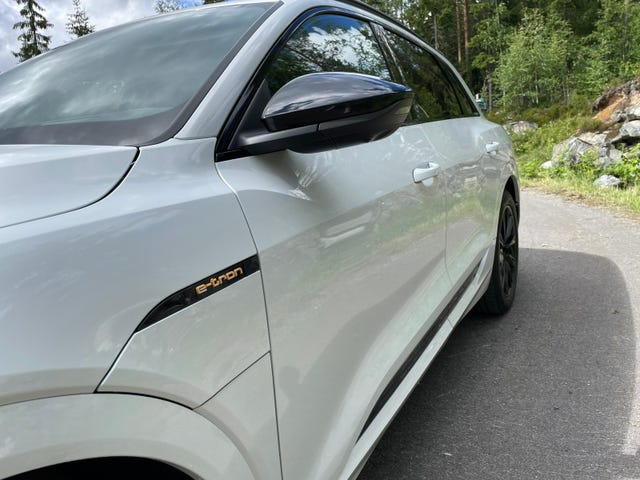 2020 AUDI E-TRON - 9
