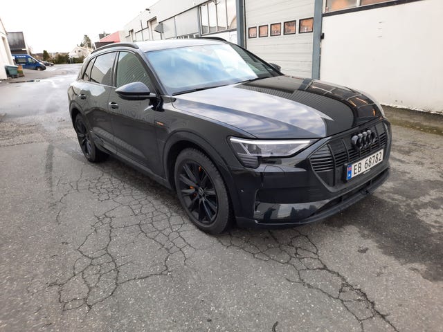 WAUZZZGEXLB037811 2020 AUDI E-TRON-3