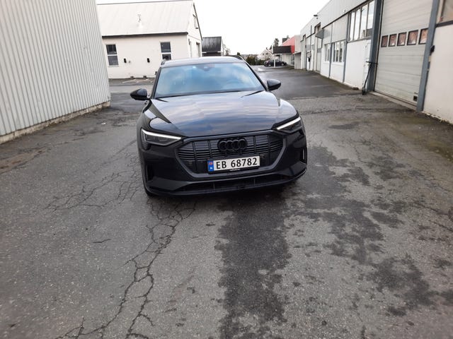 WAUZZZGEXLB037811 2020 AUDI E-TRON-2