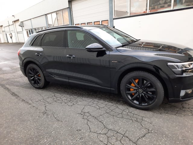 WAUZZZGEXLB037811 2020 AUDI E-TRON-4