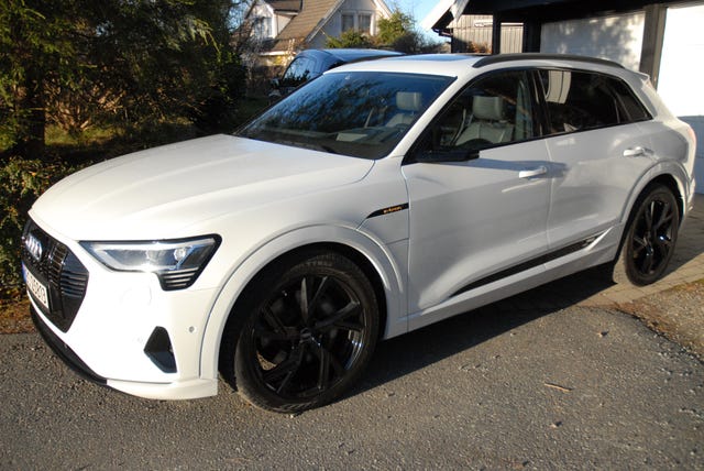 WAUZZZGE0LB004638 2020 AUDI E-TRON-1