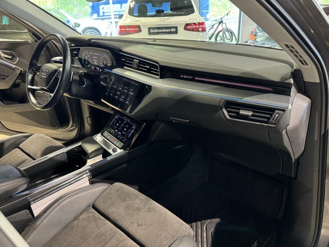 2020 AUDI E-TRON - 33