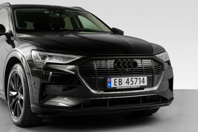 WAUZZZGE6LB019662 2020 AUDI E-TRON-2
