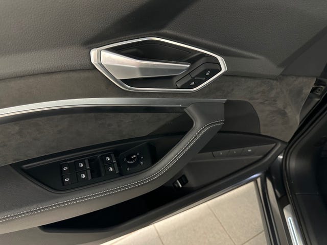 2021 AUDI E-TRON - 38
