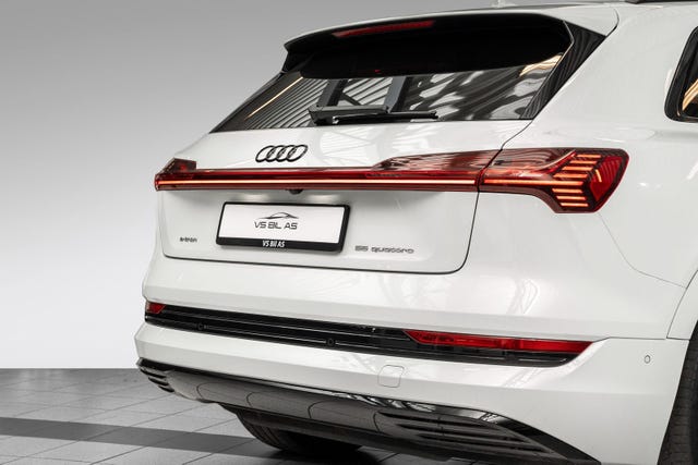 WAUZZZGE7LB005009 2020 AUDI E-TRON-5