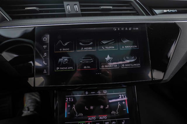 2021 AUDI E-TRON - 21
