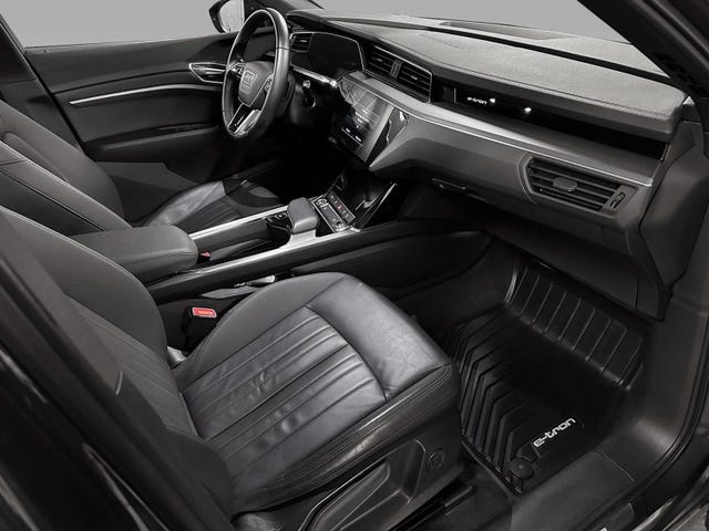 WAUZZZGE0MB041755 2021 AUDI E-TRON-4