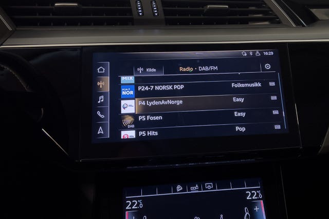 2020 AUDI E-TRON - 25