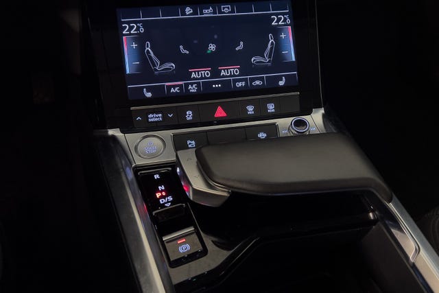 2020 AUDI E-TRON - 23