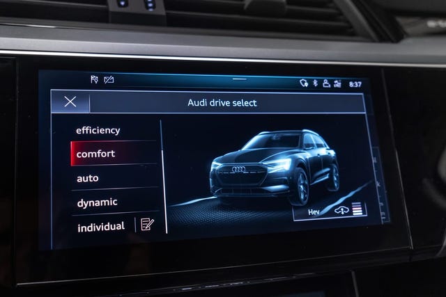 2020 AUDI E-TRON - 32