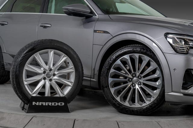 WAUZZZGE0LB018961 2020 AUDI E-TRON-2