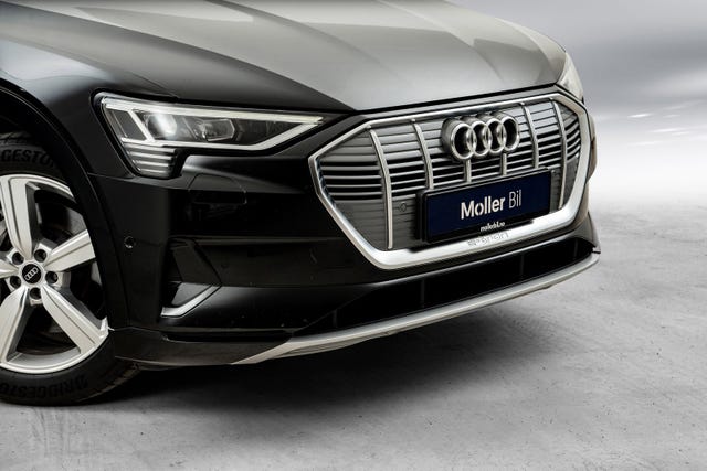 WAUZZZGE9MB044167 2021 AUDI E-TRON-3