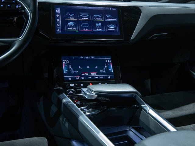 2020 AUDI E-TRON - 12