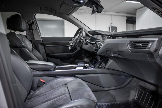 2020 AUDI E-TRON - 35