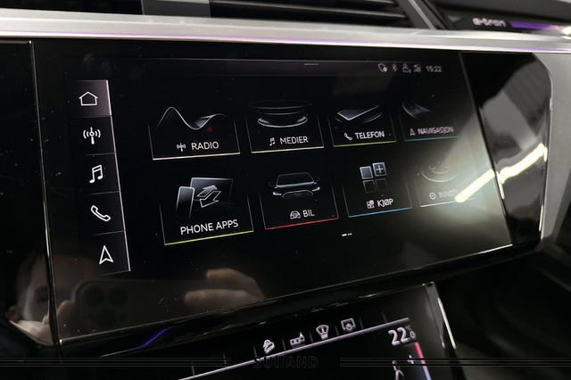 2020 AUDI E-TRON - 32