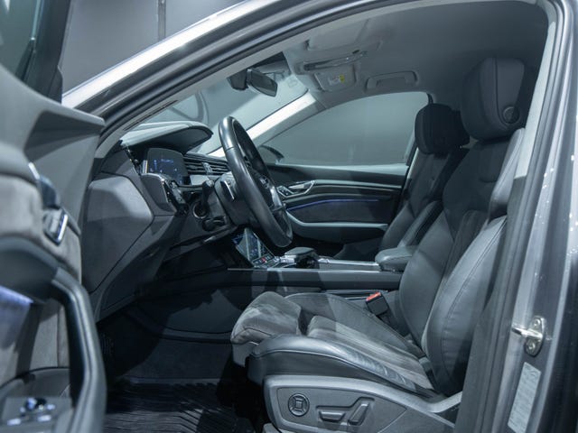 WAUZZZGE3LB039917 2020 AUDI E-TRON-5
