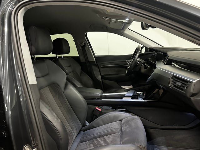 WAUZZZGE5MB043730 2021 AUDI E-TRON-5