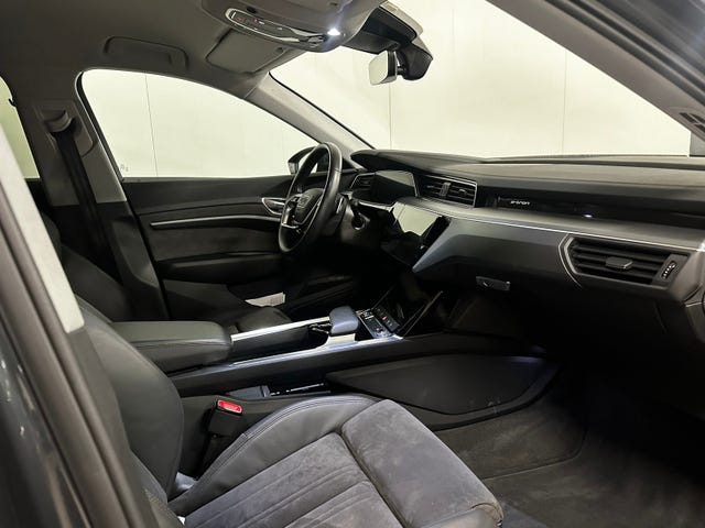 WAUZZZGE5MB043730 2021 AUDI E-TRON-2
