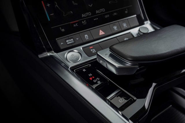 2020 AUDI E-TRON - 16