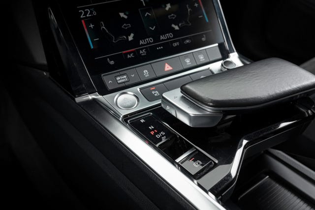 2020 AUDI E-TRON - 16